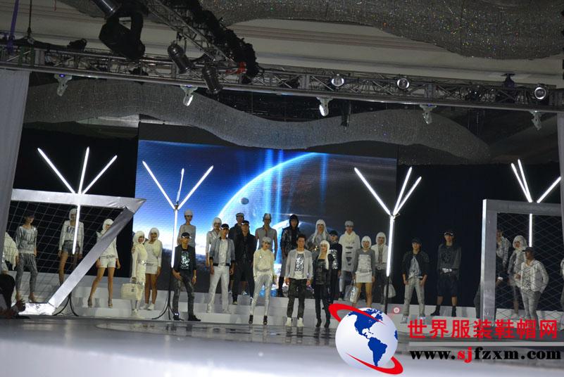 “时空穿梭”——2012以纯春夏服装趋势发布会