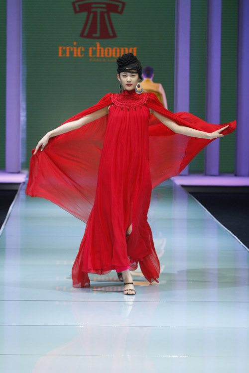 2012哈尔滨国际时装周ERIC CHOONG秀场——渲染南海风情