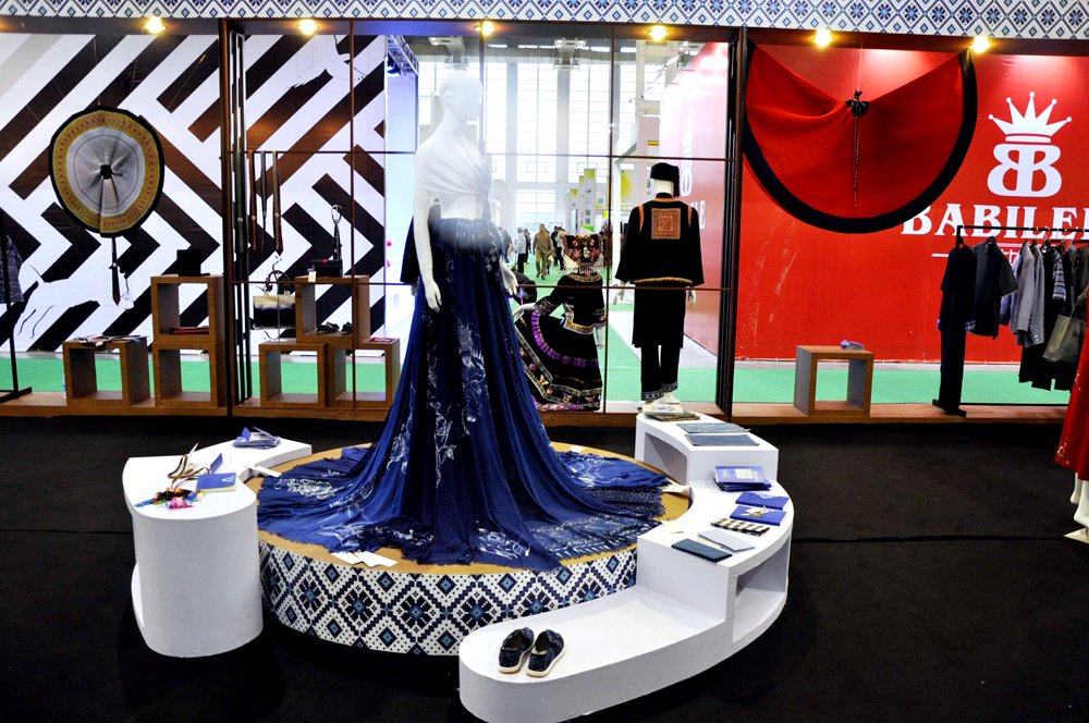 2017宁波服装节贵州作为西南民族代表展位靓影